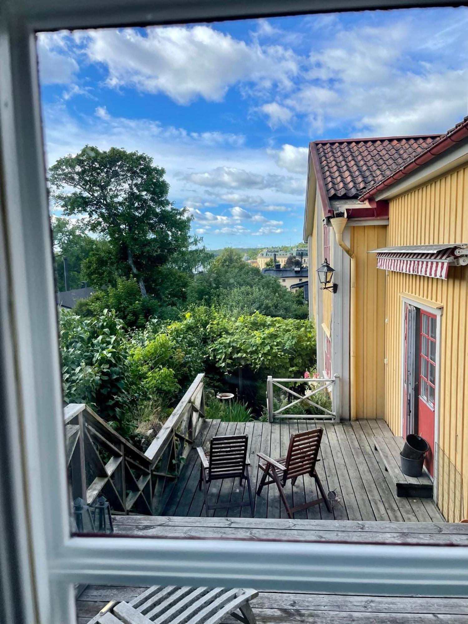 Gaesthus Med Utsikt Oever Drottningholms Slott Exterior foto